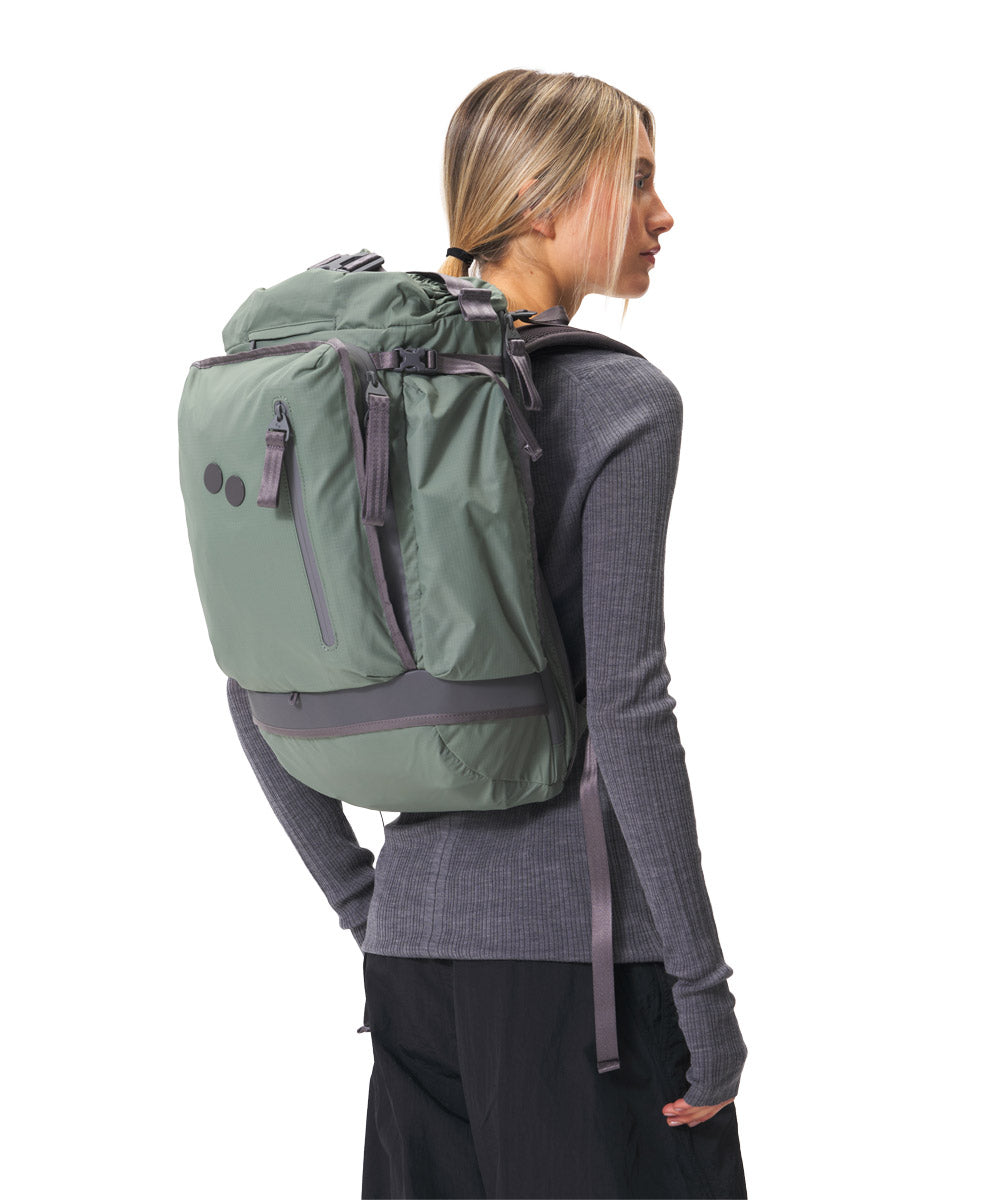 Pinqponq Komut Medium Rucksack aus recycelten PET-Flaschen