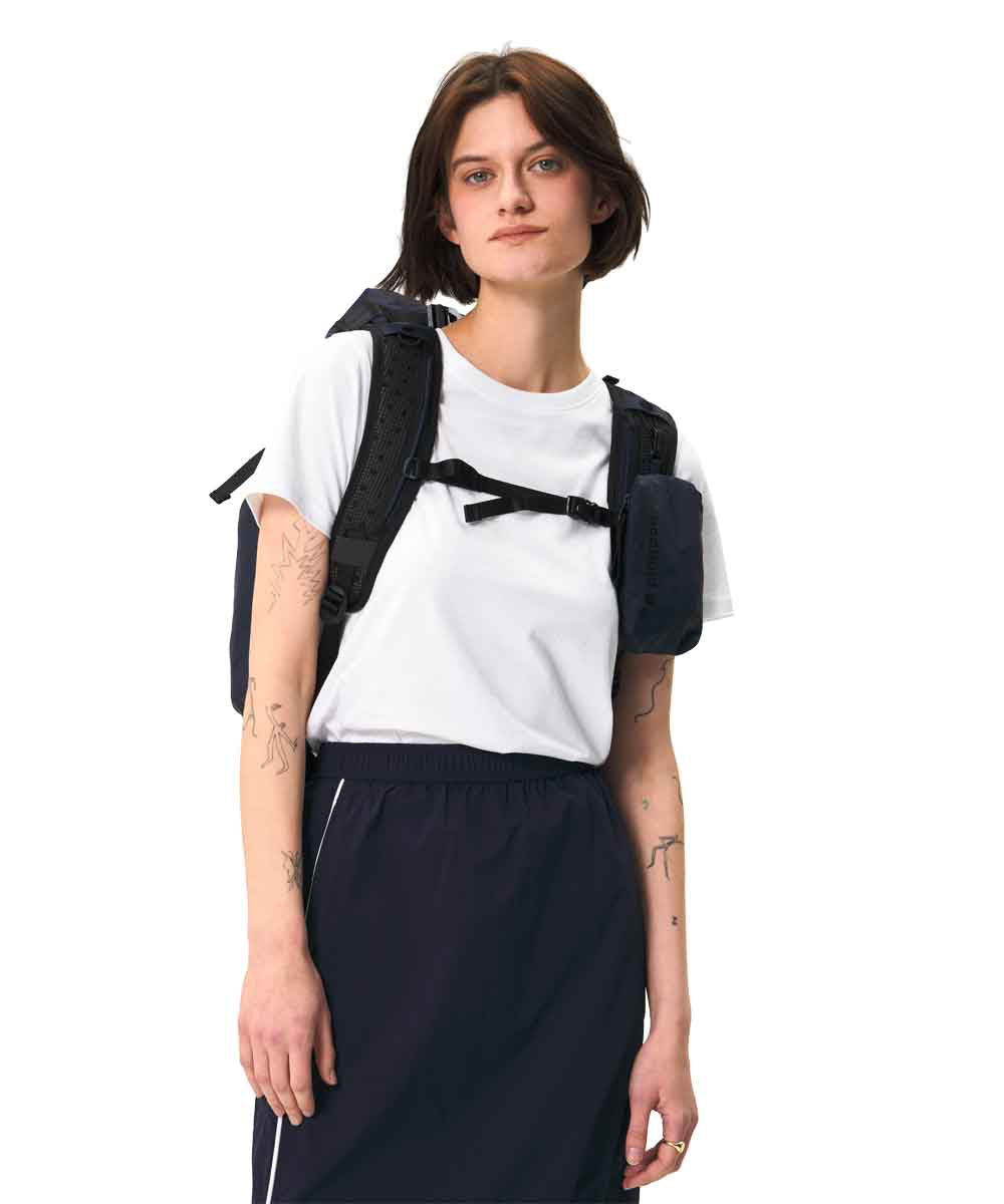 Pinqponq Komut Medium Rucksack aus recycelten PET-Flaschen