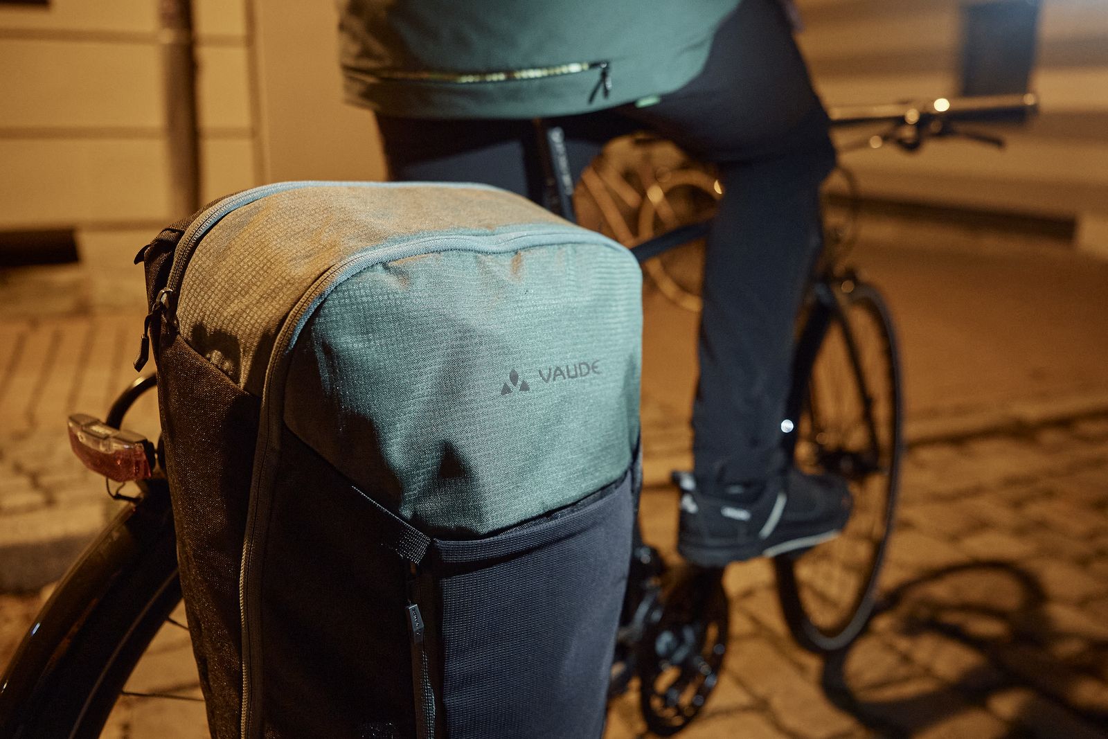 Vaude Cycle 28 II sustainable bike bag made from recycled PET bottles
