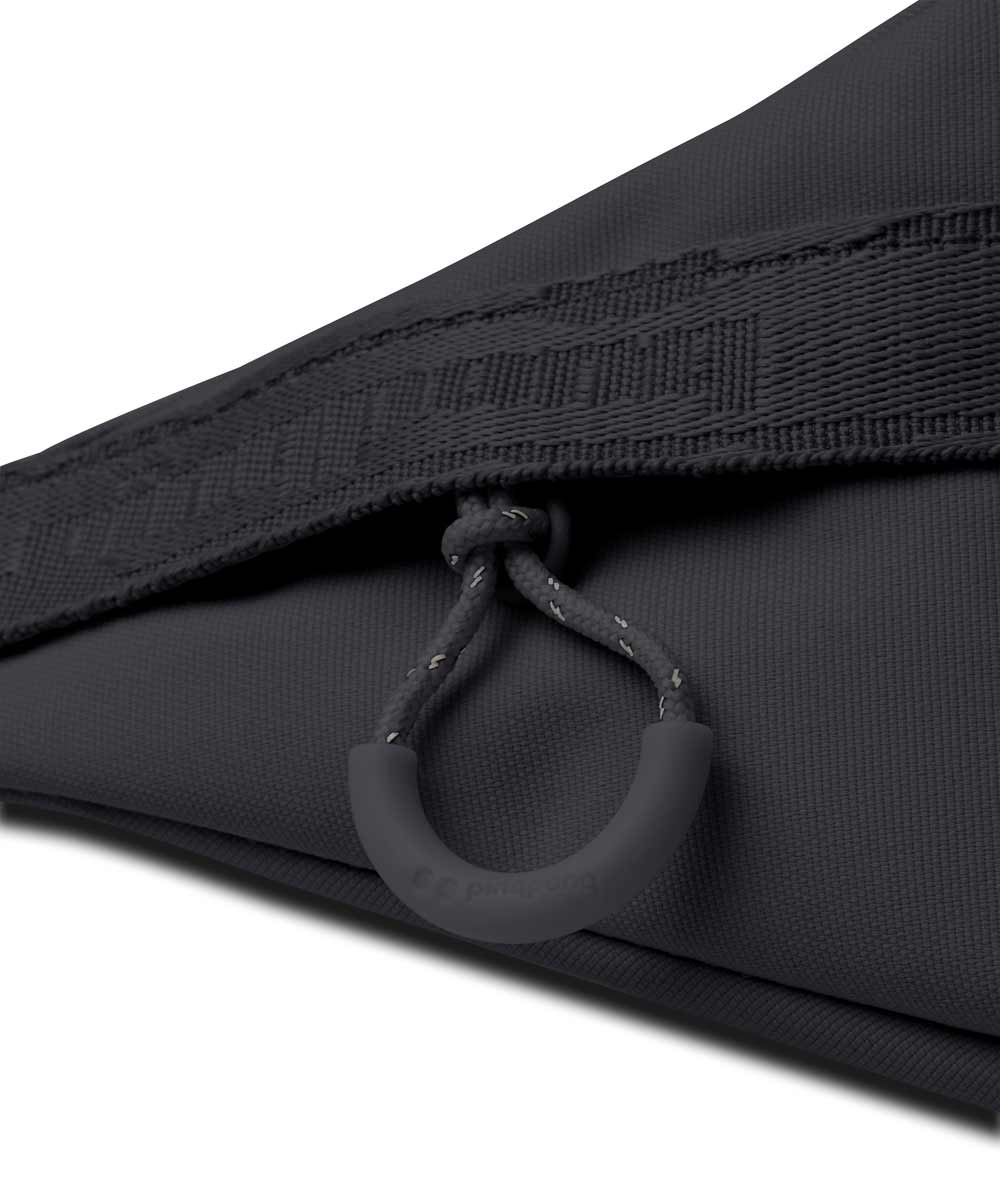 Pinqponq Nik belt bag made from recycled PET bottles