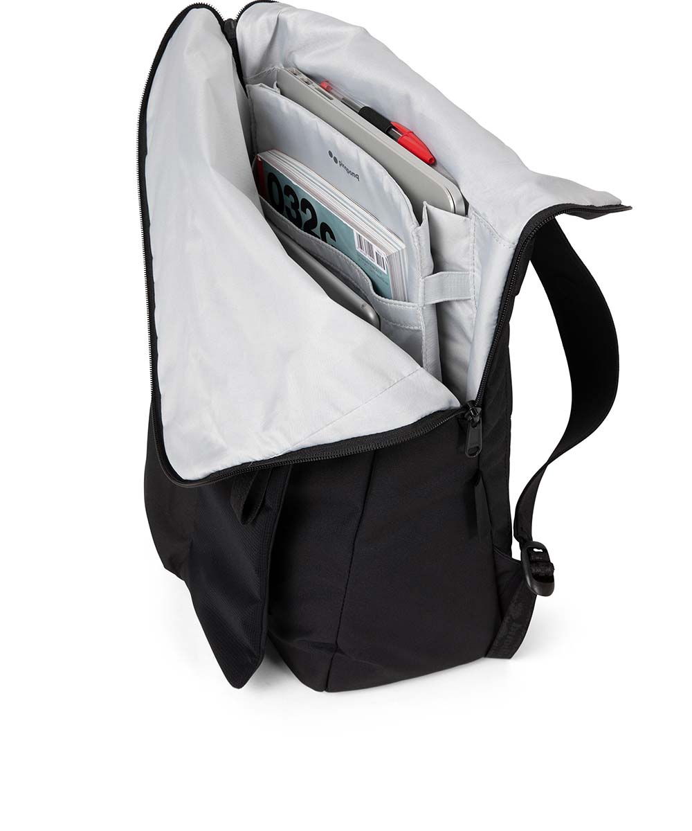 Pinqponq Klak backpack made from recycled PET bottles Construct