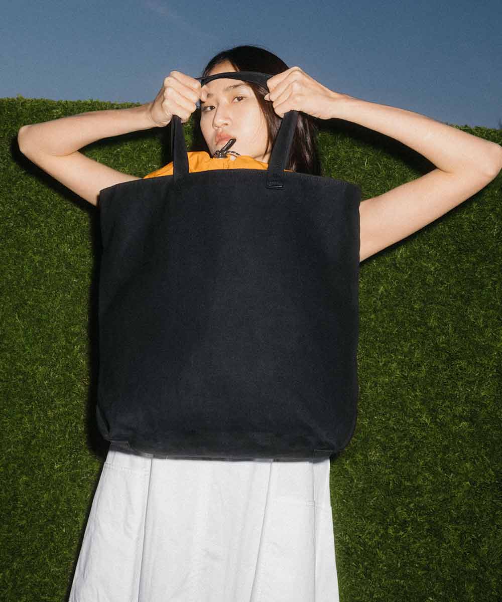 Qwstion Tote Bag Large made of Bananatex® plastic-free