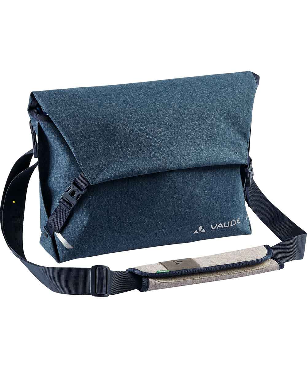 Vaude Schmalegg Schultertasche aus Recycling PET kaufen Fair Couture