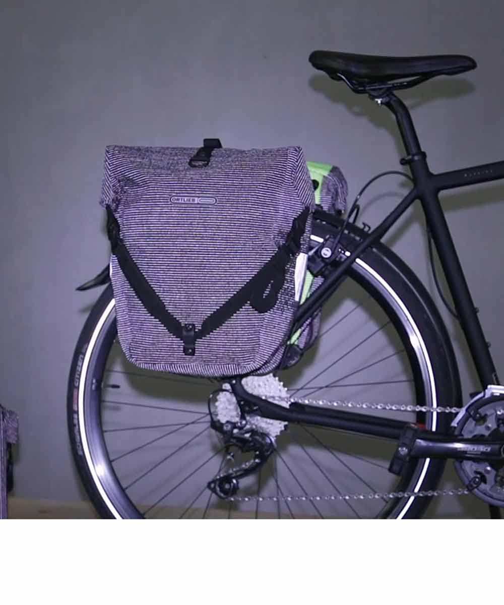 High-Visibility Fahrradtasche mit Flaschenhalter, schwarz bedruckt